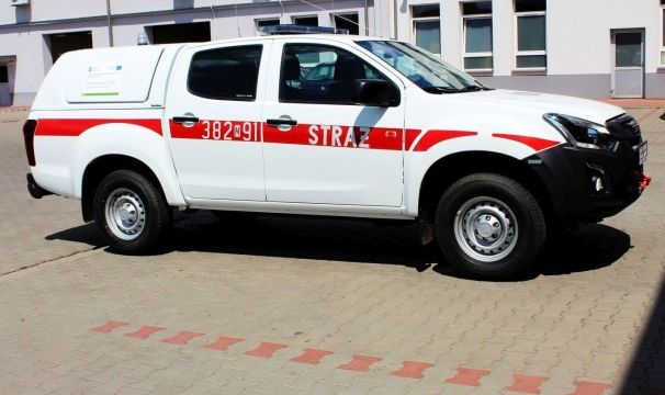 Samochód Isuzu D-Max.