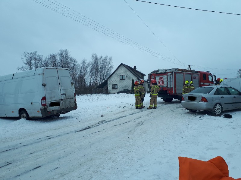 Wypadek samochodowy w miejscowości Wołyńce Kolonia.
