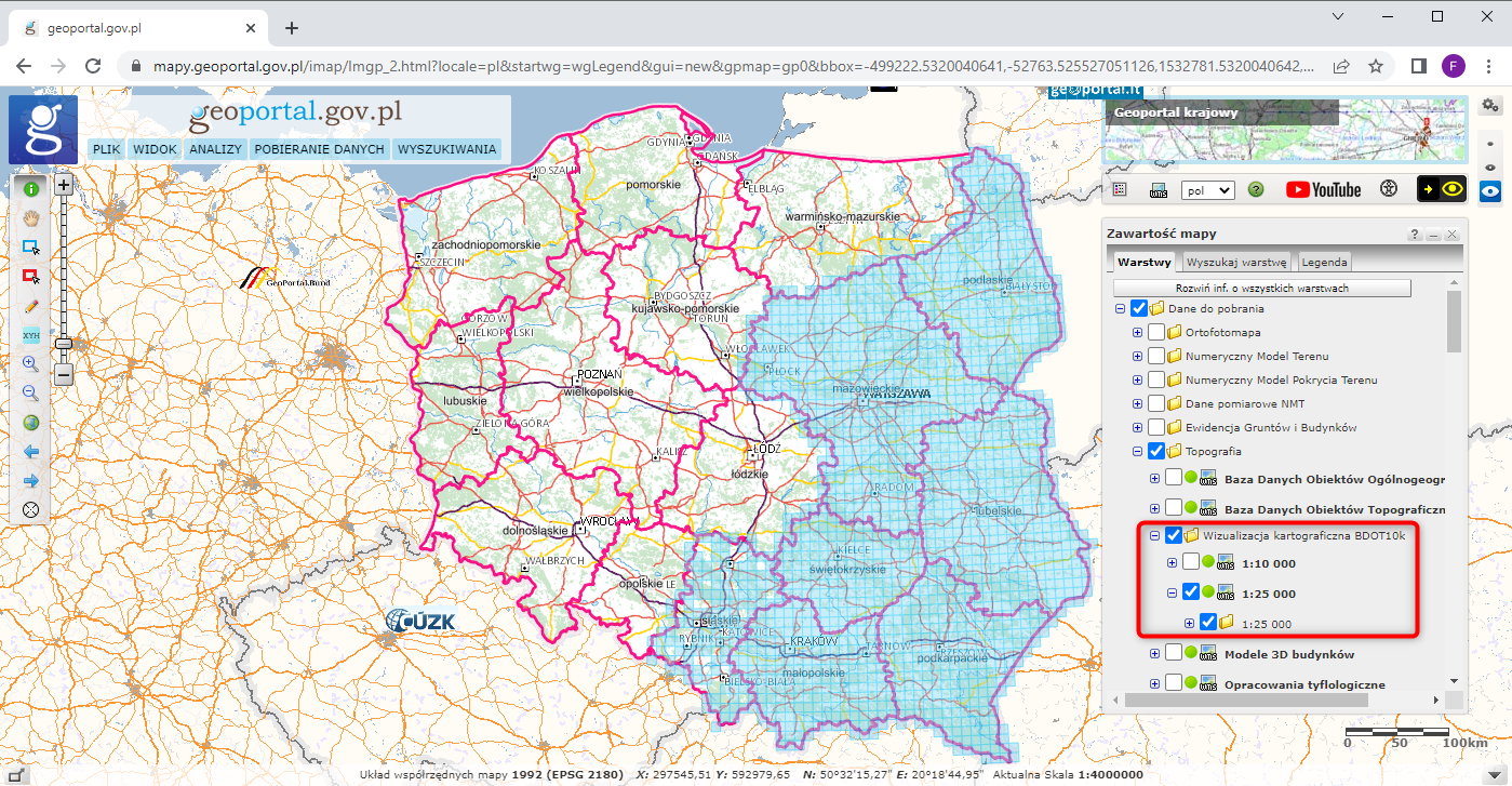 Ilustracja przedstawia zrzut ekranu z serwisu www.geoportal.gov.pl pokazujący w jaki sposób pobrać wizualizacje kartograficzne BDOT10k w skali 1:25000.