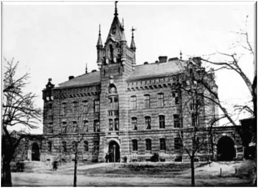 Zbudowany w 1879 r. budynek Miejskiej Zawodowej Straży Pożarnej przy ul. Kolejowej, widok od ulicy - zdjęcie z ok. 1894 r. 