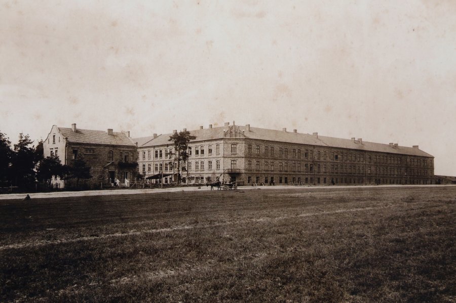 Zdjęcie koszar w 1909 roku