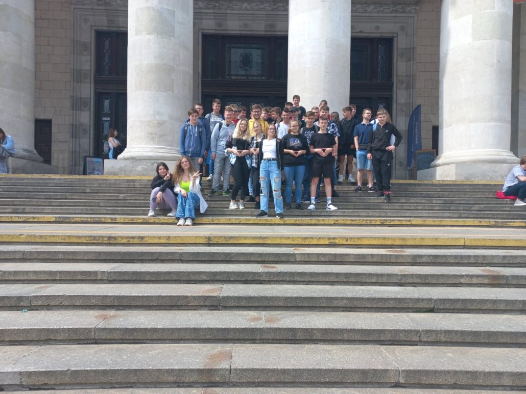 Wycieczka klas pierwszych do Warszawy