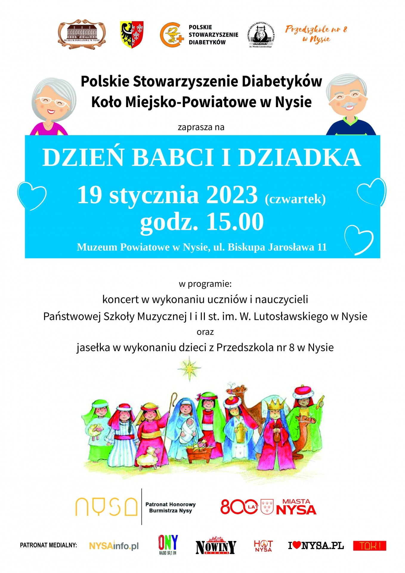 Grafika - afisz. Tło białe, z graficznymi elementami przedstawiającymi jasełka. Na górze loga instytucji wspierających organizację imprezy. Poniżej napis: Polskie Stowarzyszenie Diabetyków Koło Miejsko-Powiatowe w Nysie zaprasza na - na niebieskim tle kolejny napis: DZIEŃ BABCI I DZIADKA, 19 stycznia 2023 (czwartek), godz. 15.00 - Muzeum Powiatowe w Nysie, ul. Biskupa Jarosława 11. W programie: Koncert w wykonaniu uczniów i nauczycieli Państwowej Szkoły Muzycznej I i II stopnia im. Witolda Lutosławskiego w Nysie oraz jasełka w wykonaniu dzieci z Przedszkola nr 8 w Nysie. Pod grafiką ilustrującą jasełka kolejne loga instytucji wspierających organizację i patronat imprezy. 