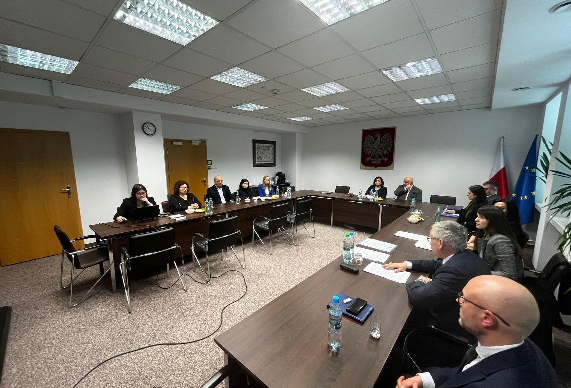 Zdjęcie przedstawia spotkanie Głównego Geodety Kraju Alicji Kulki z przedstawicielami powiatów województwa dolnośląskiego