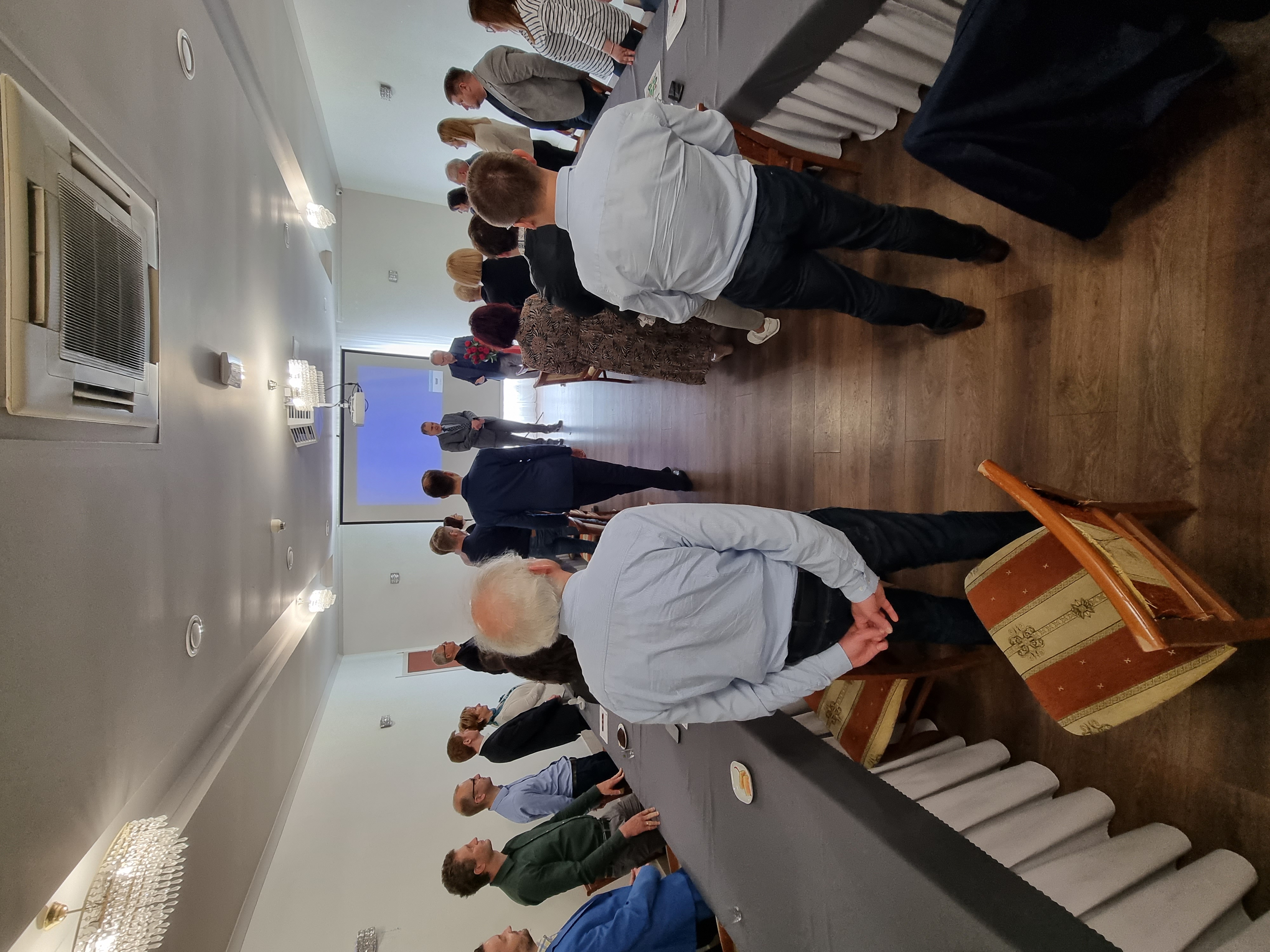 Zdjęcie przedstawia ogólny widok sali z uczestnikami spotkania 