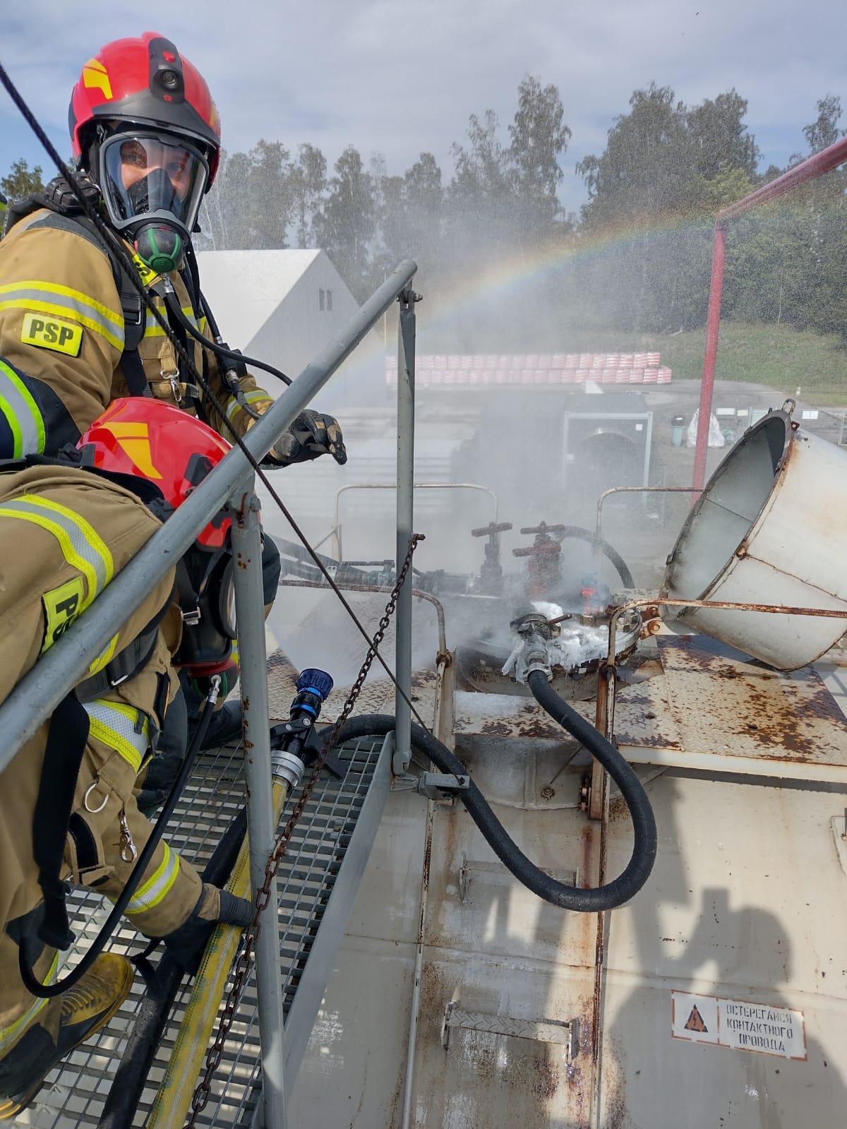 Ćwiczenia strażaków na terminalu gazowym 