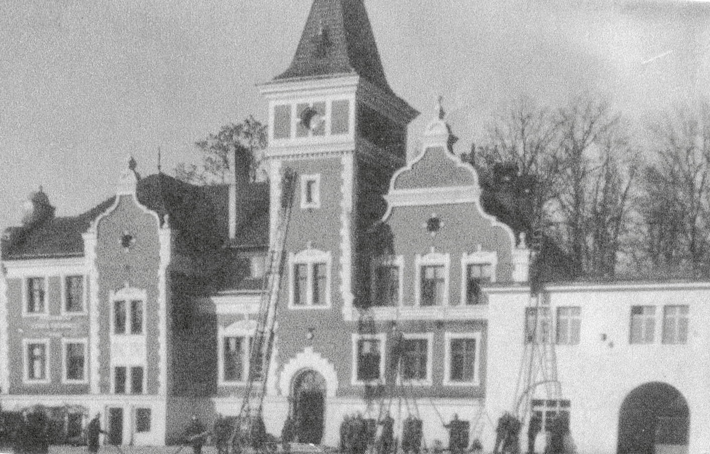 Zdjęcie przedstawia Podoficerską Szkołę Pożarniczą w Nysie.