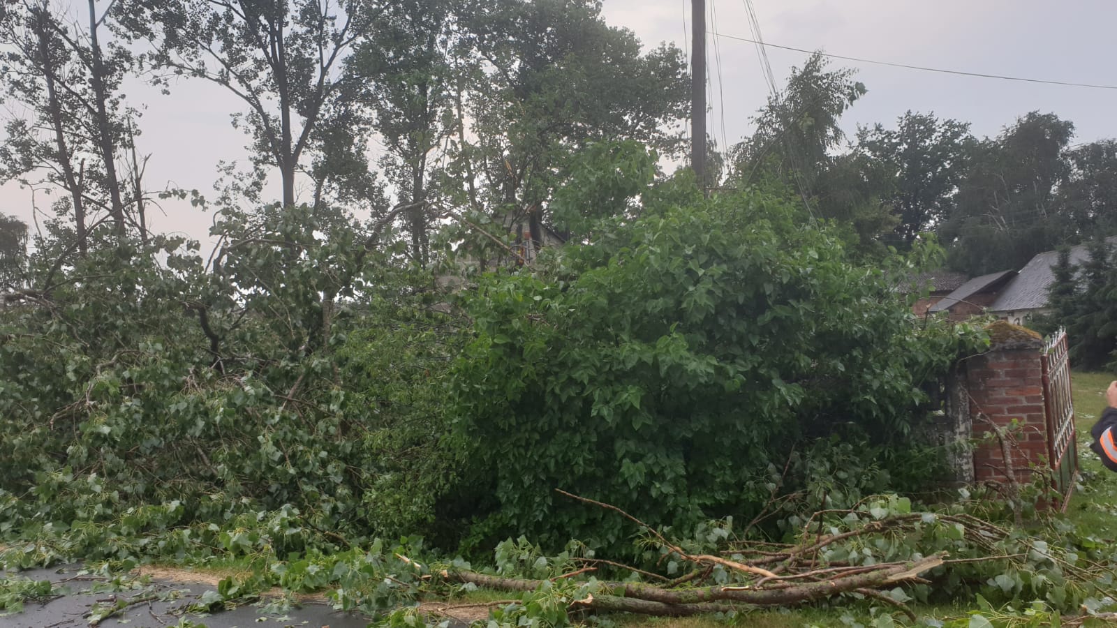 Zniszczenia po nawałnicy