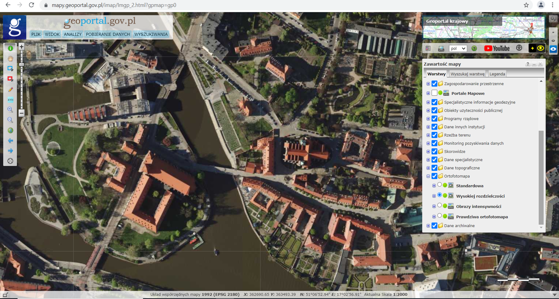 Ilustracja przedstawia zrzut ekranu z serwisu www.geoportal.gov.pl pokazujący miasto Wrocław w usłudze Ortofotomapa Wysokiej Rozdzielczości