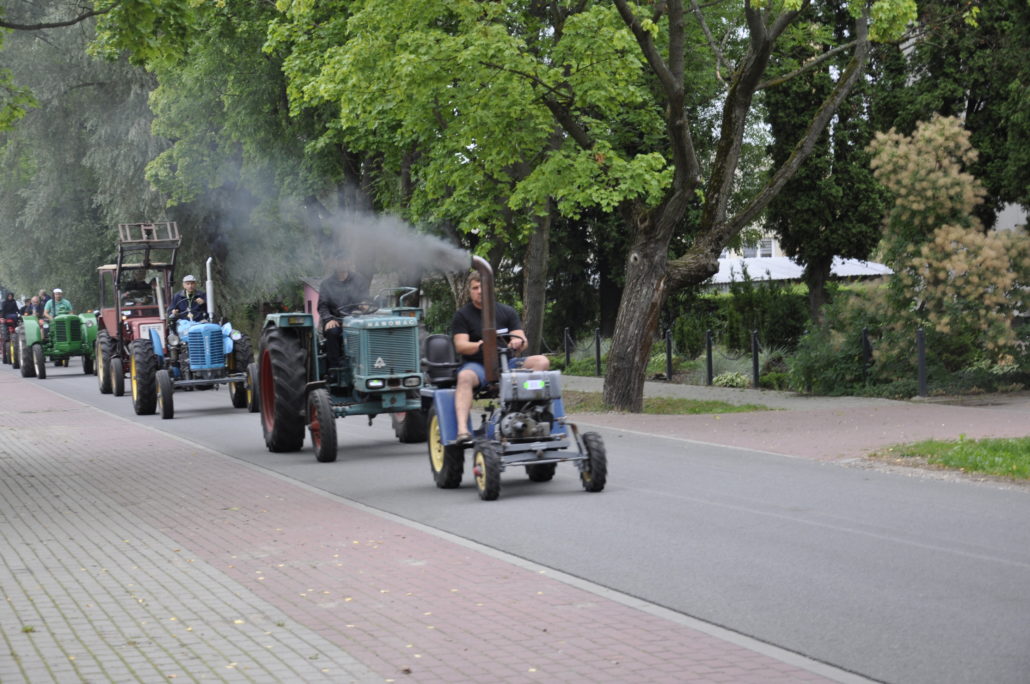 V REGIONALNY ZLOT STAREJ MOTORYZACJI I MASZYN ROLNICZYCH W ZDUŃSKIEJ DĄBROWIE