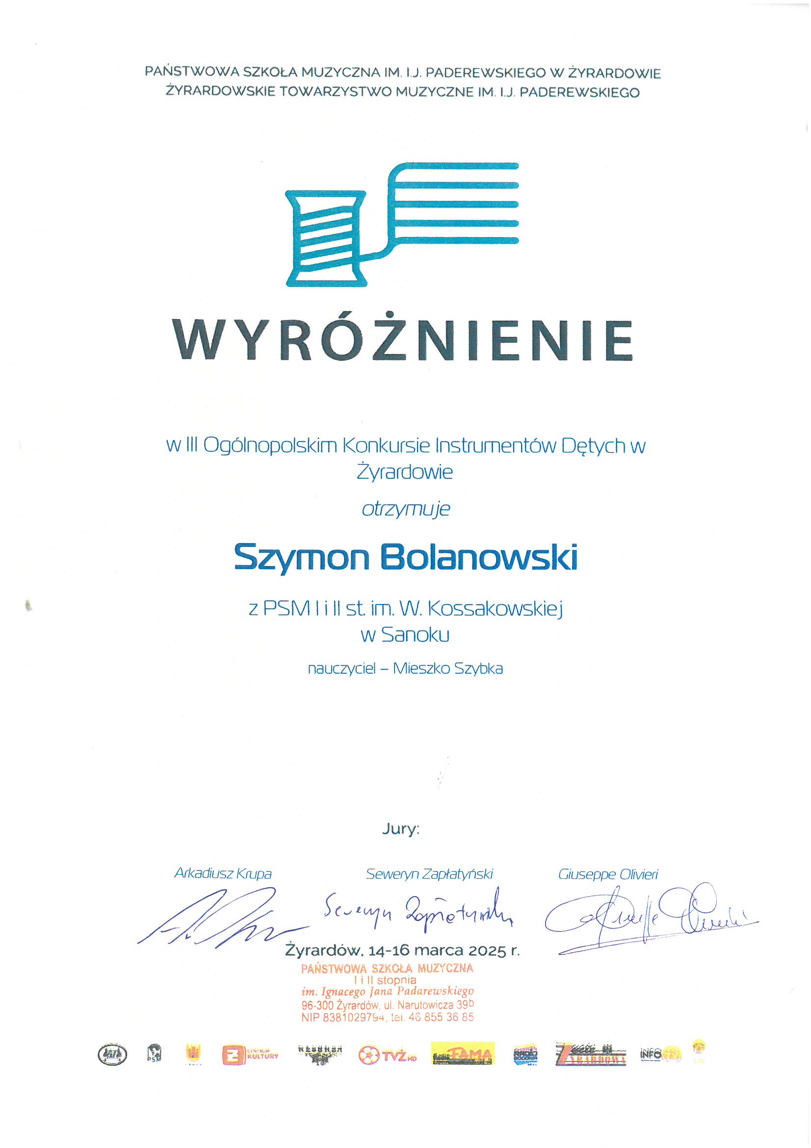 Dyplom Szymona Bolanowskiego w konkursie w Żyrardowie.. Niebieskie logo konkursu, czarno-niebieskie litery na białym tle. Podpisy jury.
