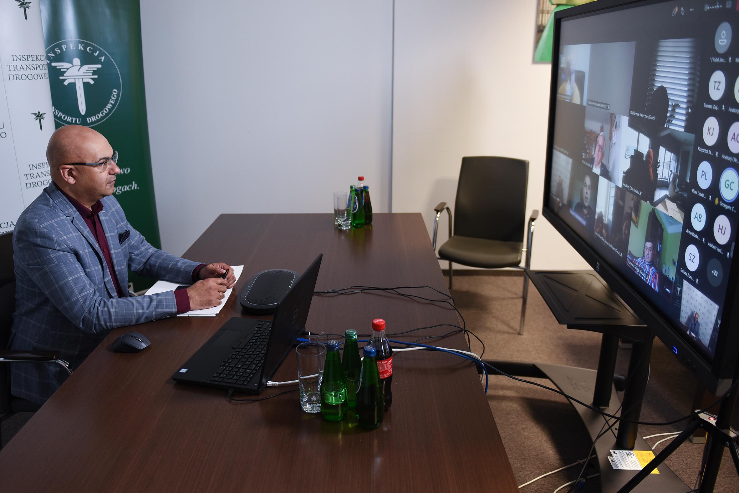 Szef ITD Alvin Gajadhur w trakcie Społecznej Rady Konsultacyjnej.