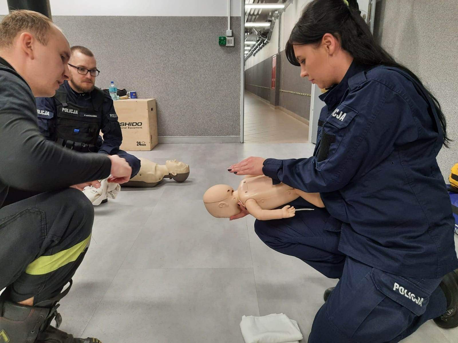 Strażacy zrealizowali kolejne zajęcie z zakresu pierwszej pomocy dedykowane policjantom