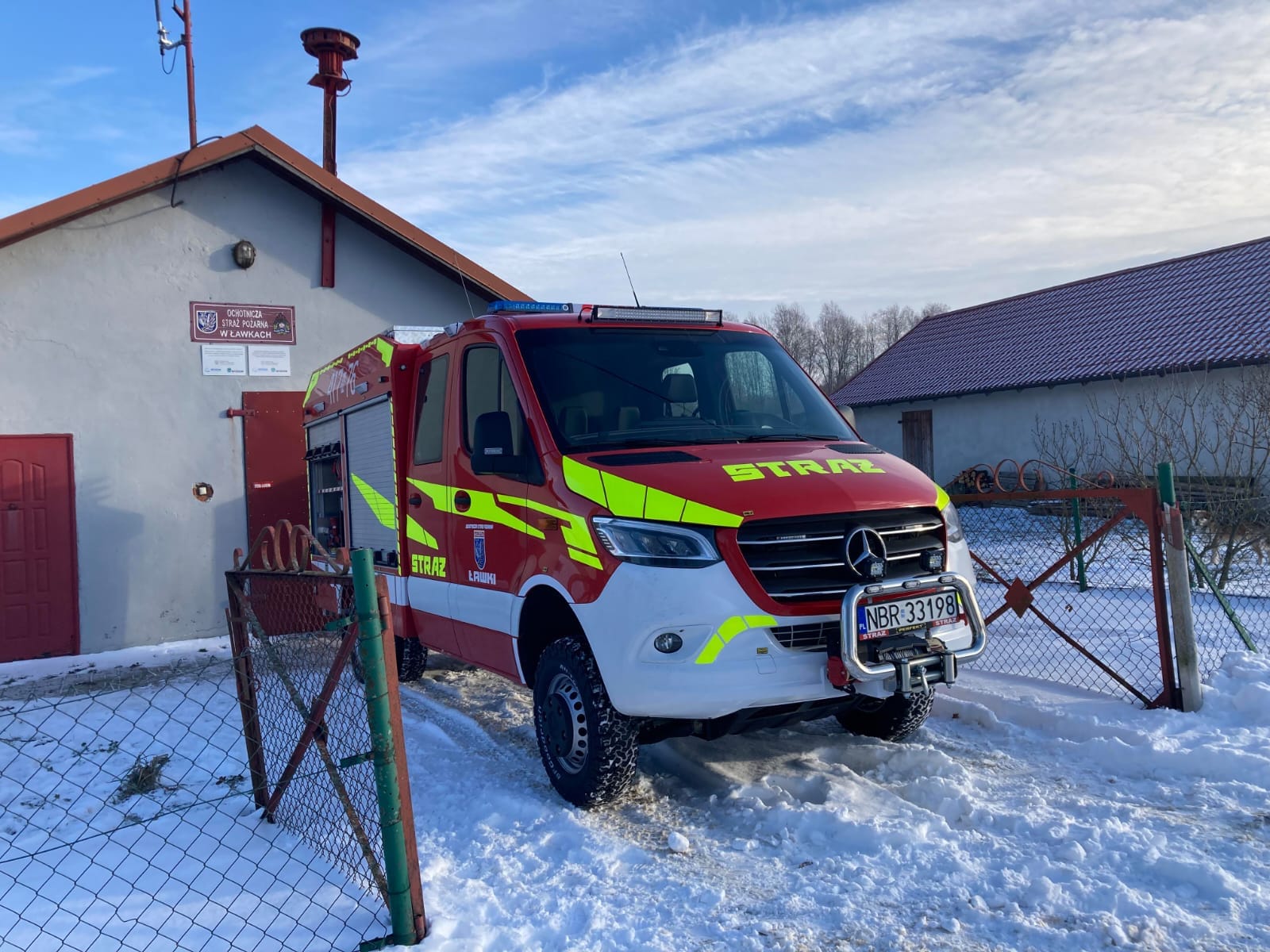 Dwa nowe pojazdy pożarnicze trafiły do strażaków ochotników z gminy Wilczęta
