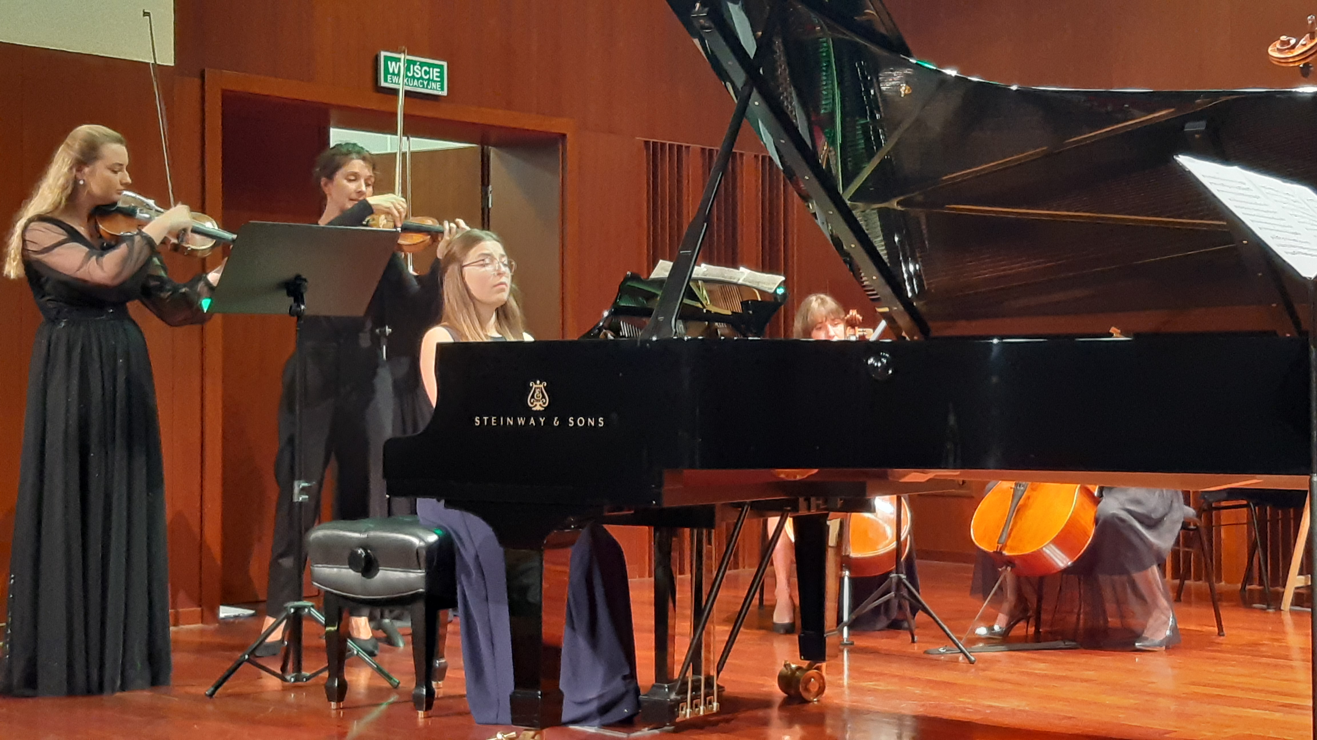 Paulina Zubel (fortepian - naucz. Oksana Drozdowska) z Orkiestrą Uniwersytetu Pedagogicznego w Krakowie - dyrygent Małgorzata Tęczyńska-Kęska