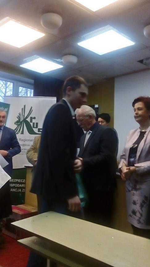 UCZEŃ ZSCKR W ZDUŃSKIEJ DĄBROWIE NAJLEPSZY W KONKURSIE WIEDZY O BHP W ROLNICTWIE