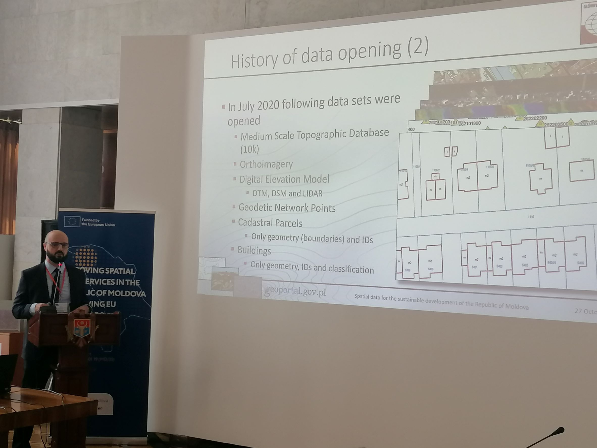 Marcin Grudzień, Dyrektor Departamentu Informacji o Nieruchomościach wygłaszający prezentację pt. "Open Spatial Data for Poland"