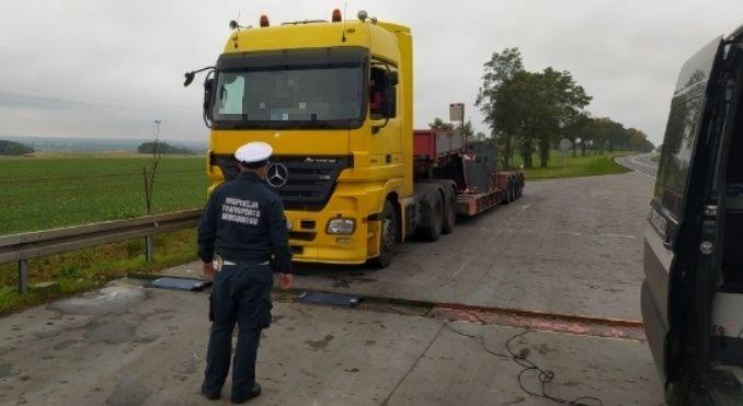 Ważenie ciężarówki przez ITD.