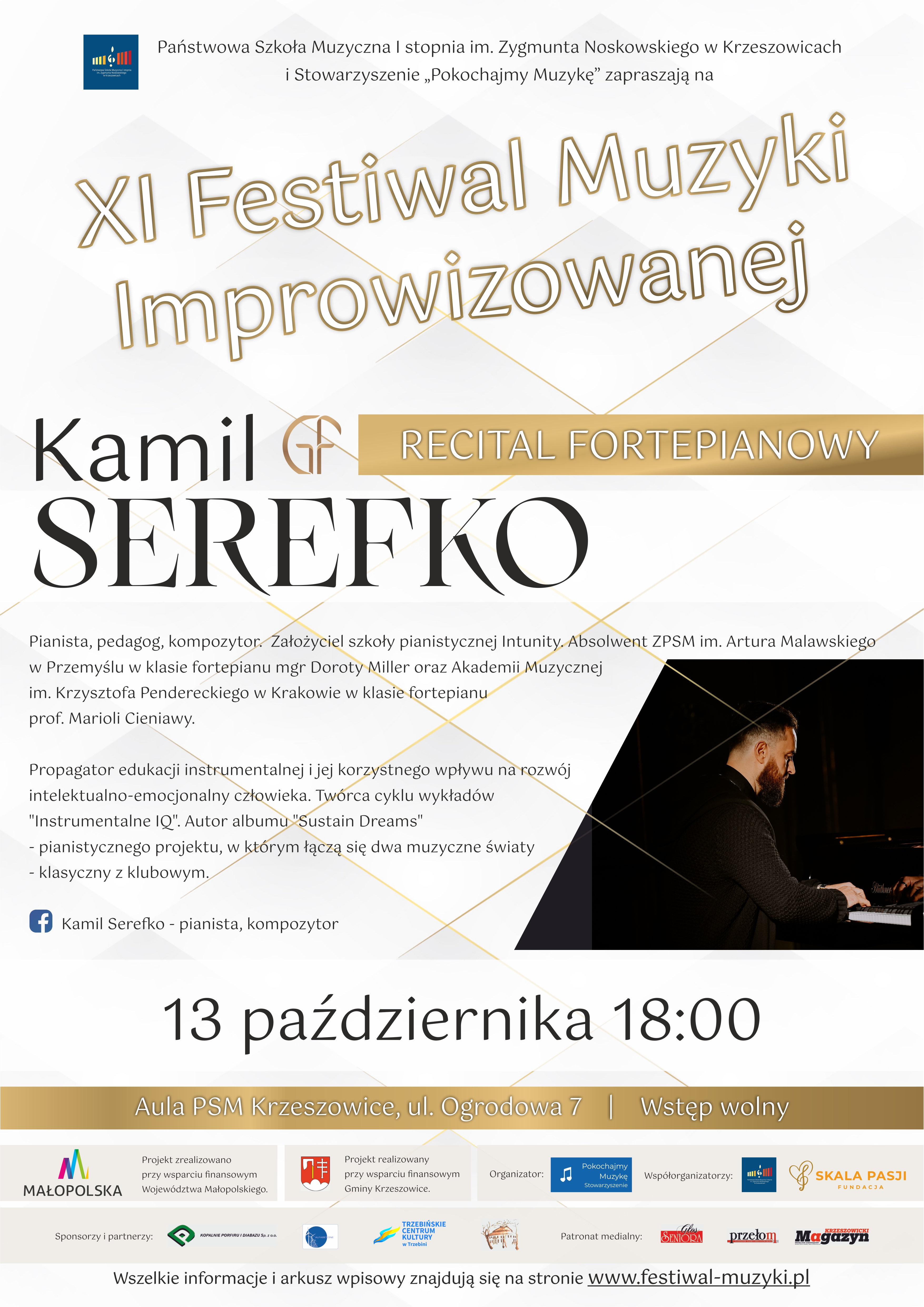 Plakat na jasnym tle, od góry z lewej logo PSM Krzeszowice i napis Państwowa Szkoła Muzyczna im. Z. Noskowskiego w Krzeszowicach i Stowarzyszenie "Pokochajmy Muzykę" zapraszają na. niżej na środku duży napis XI Festiwal Muzyki Improwizowanej, niżej Kamil Serefko Recital Fortepianowy. po prawej zdjęcie pianisty przy klawiaturze a na dole 13 października 18:00 AULA PSM KRZESZOWICE ul. Ogrodowa 7 Wstęp Wolny. niżej znajdują się logotypy organizatorów i sponsorów.
