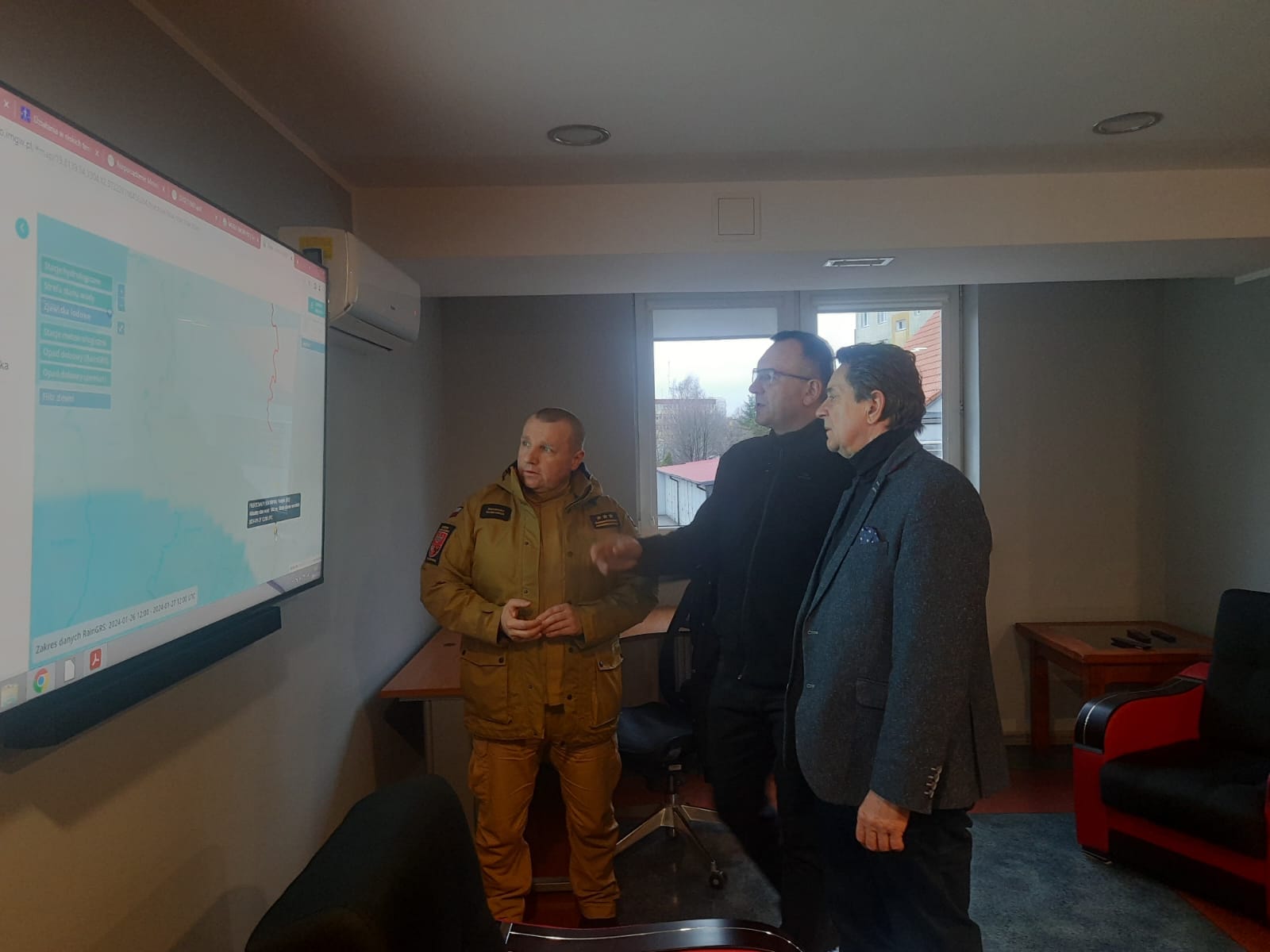 Braniewscy strażacy oraz samorządowcy monitorują poziom wody na rzece Pasłęce