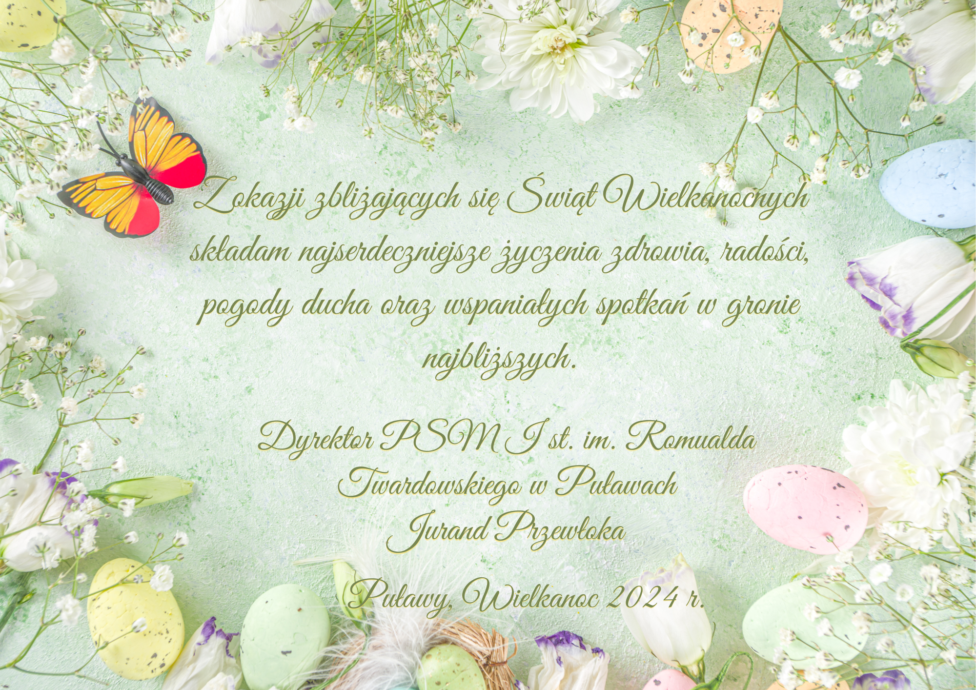 Życzenia Wielkanocne na zielonym tle ze zdjęciem kolorowych jajek i wiosennych kwiatów