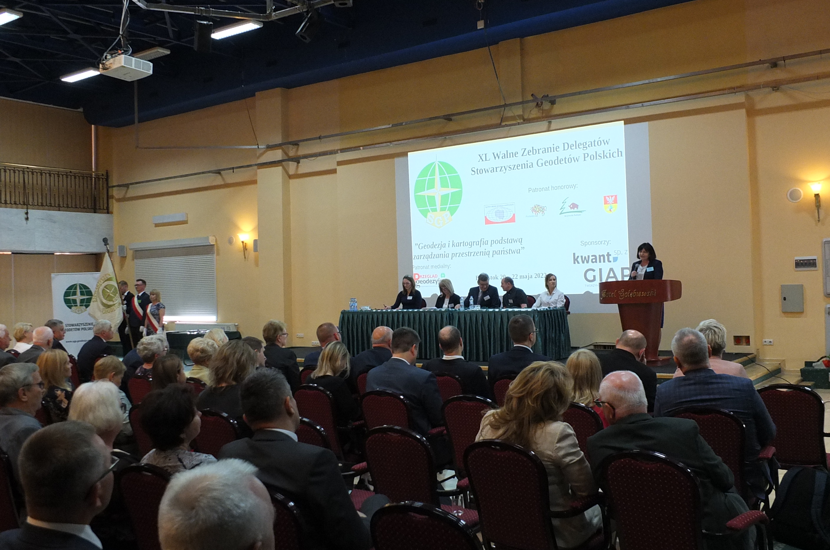 Alicja Kulka, p.o. Główny Geodeta Kraju przemawia podczas otwarcia XL Walnego Zebrania Delegatów Stowarzyszenia Geodetów Polskich 