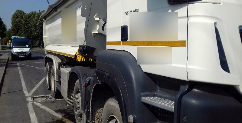 Wywrotka i radiowóz ITD