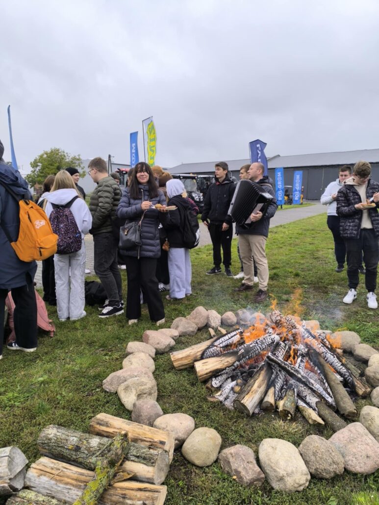Święto Pieczonego Ziemniaka w ZSCKR w Zduńskiej Dąbrowie