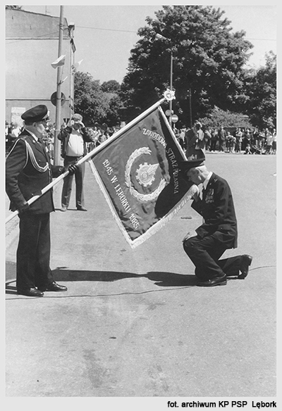 Nadanie sztandaru Zawodowej Straży Pożarnej w Lęborku