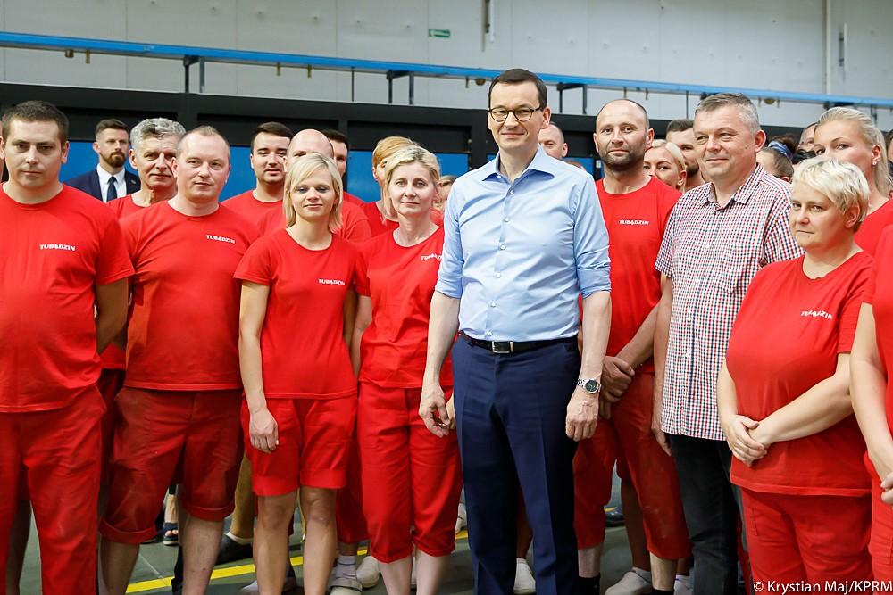 Pamiątkowe zdjęcie z pracownikami.