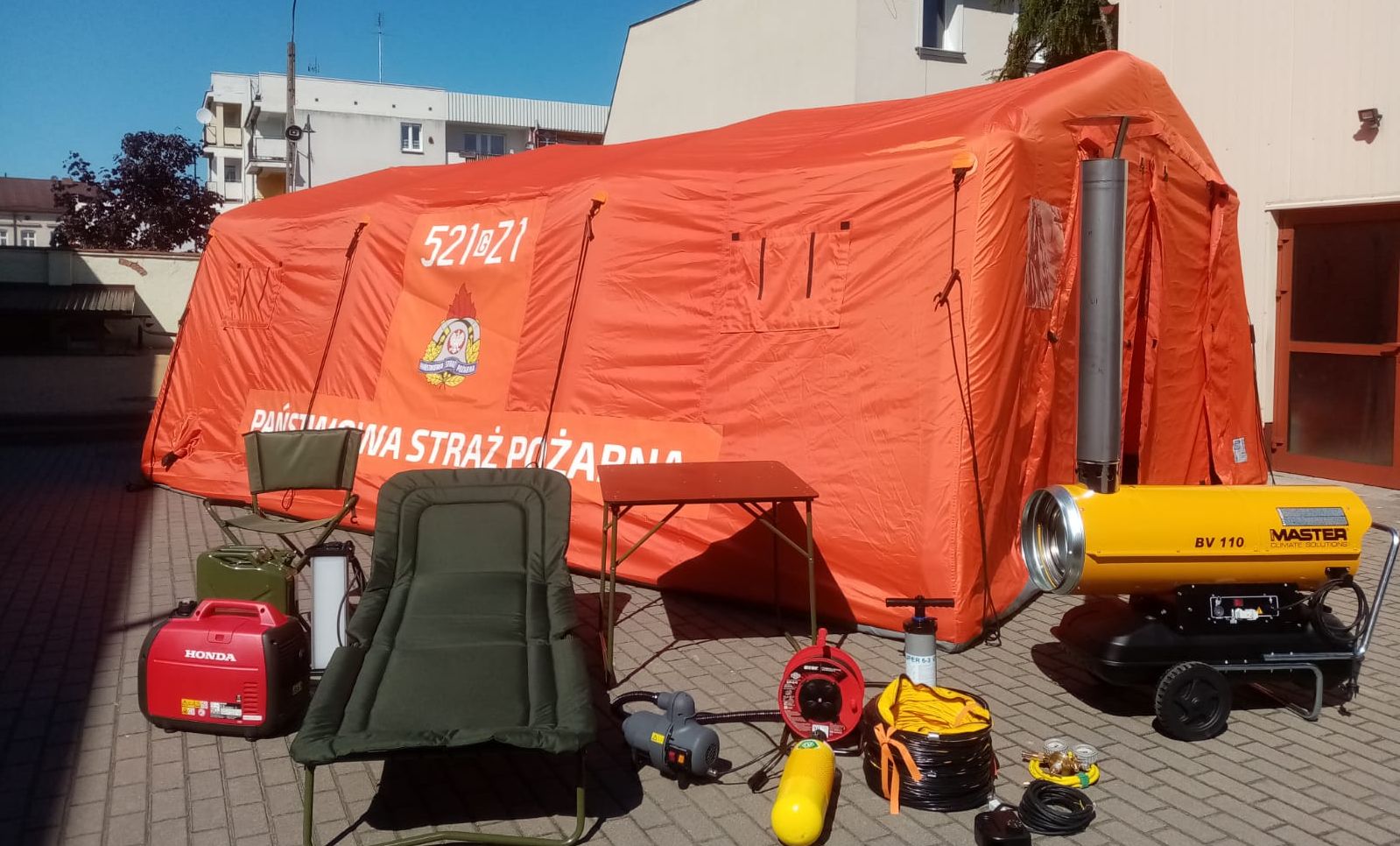 Namiot pneumatyczny wraz z wyposażeniem