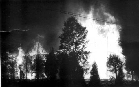 Pożar zabytkowego drewnianego kościoła. Miejscowość Ciasna - 15 września 1985 roku