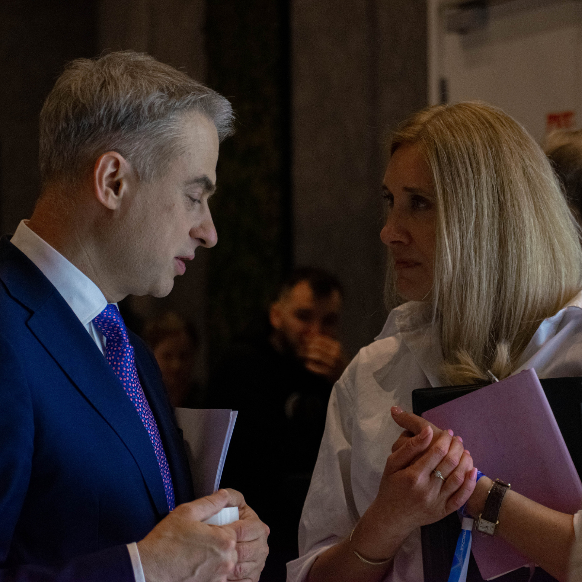 Agnieszka Krauzowicz Kierująca CPPC podczas rozmowy z Krzysztofem Gawkowskim Ministrem Cyfryzacji.