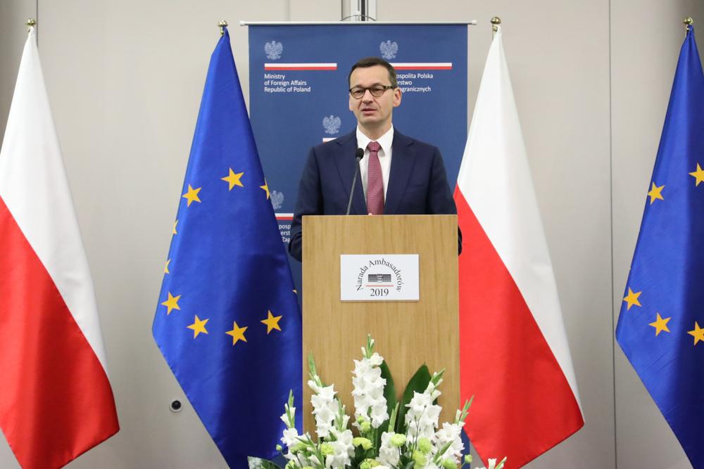 Premier Mateusz Morawiecki podczas przemówienia.