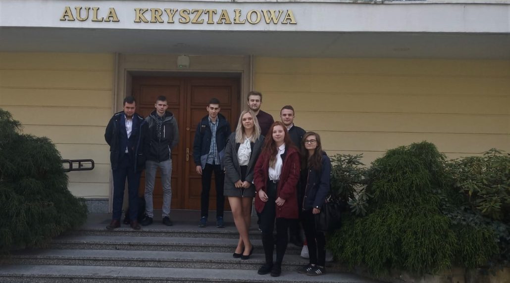 WYRÓŻNIENIE DLA ZSCKR W ZDUŃSKIEJ DĄBROWIE ZA ZAJĘCIE II MIEJSCA W ELIMINACJACH OKRĘGOWYCH XLIII EDYCJI OLIMPIADY WIEDZY I UMIEJĘTNOŚCI ROLNICZYCH