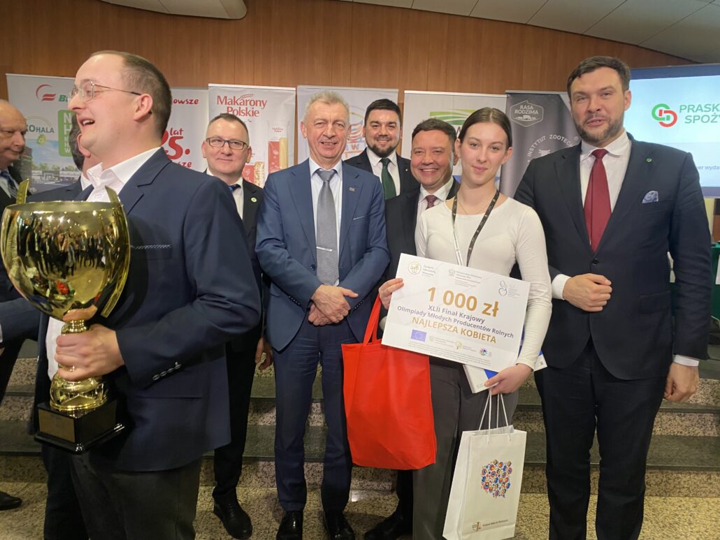 Wielki sukces Martyny Błąkały uczennicy ZSCKR w Zduńskiej Dąbrowie w XLII Olimpiadzie MPR