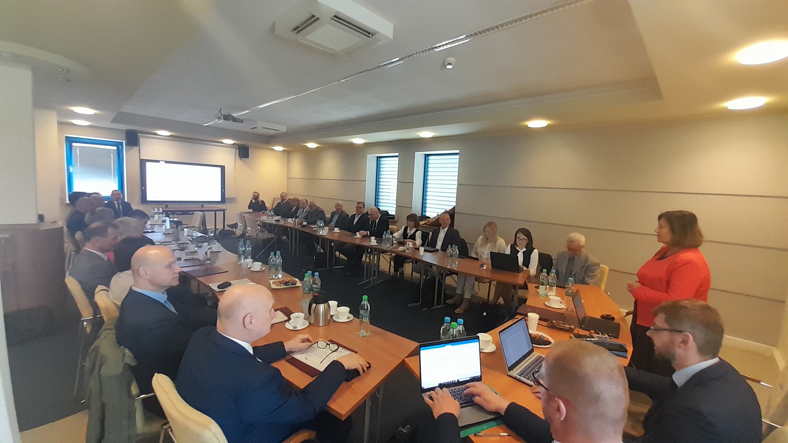 Zdjęcie przedstawia uczestników PRGiK podczas posiedzenia.