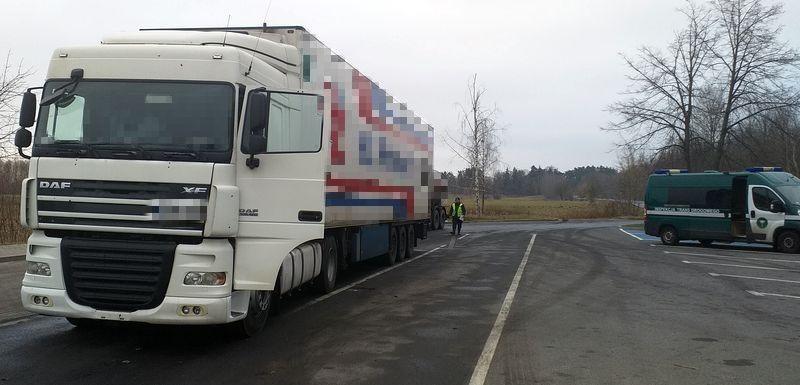 Patrol warmińsko-mazurskiej ITD wycofał z ruchu niesprawną ciężarówkę.