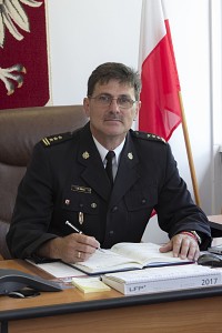 Meszczyzna w mundurze.