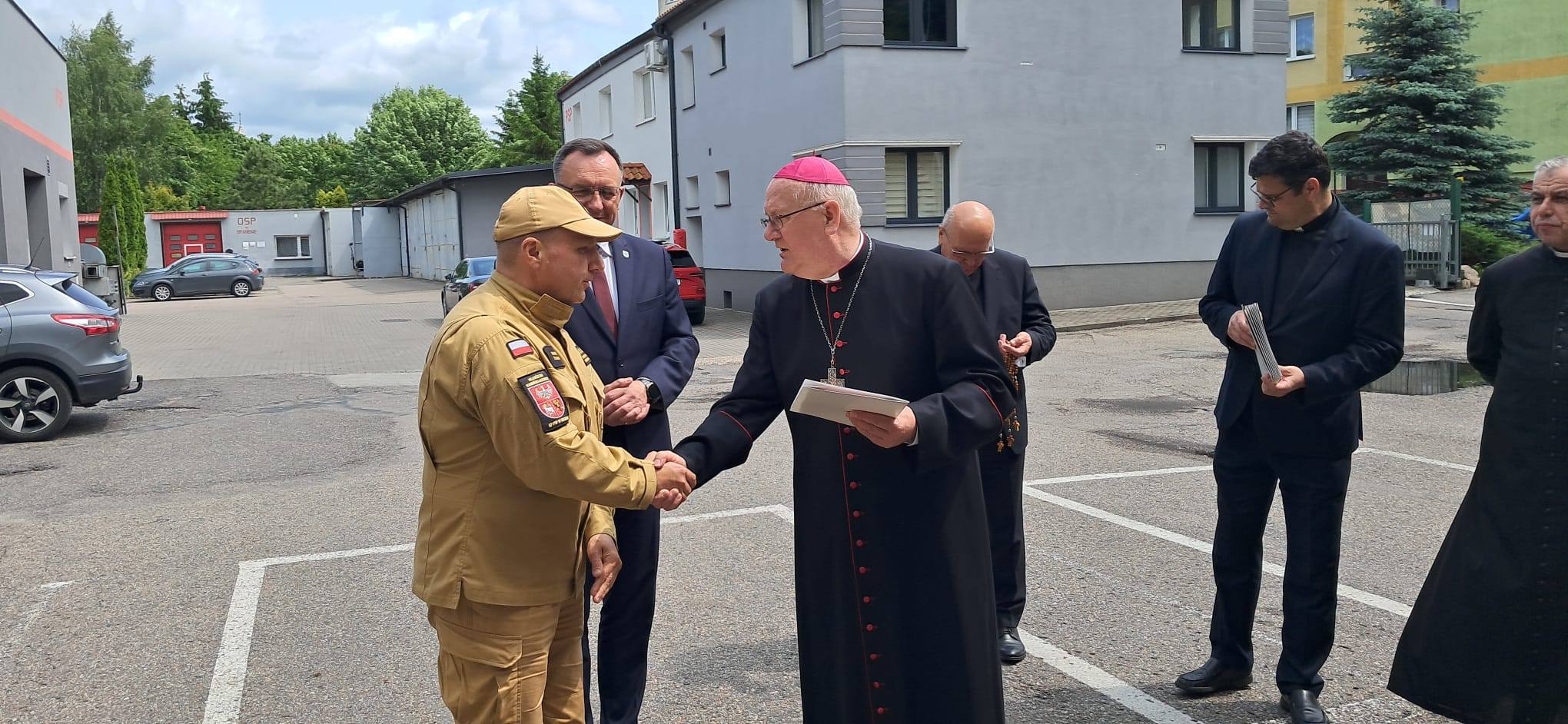 Metropolita Warmiński z wizytą w Komendzie Powiatowej Państwowej Straży Pożarnej w Braniewie