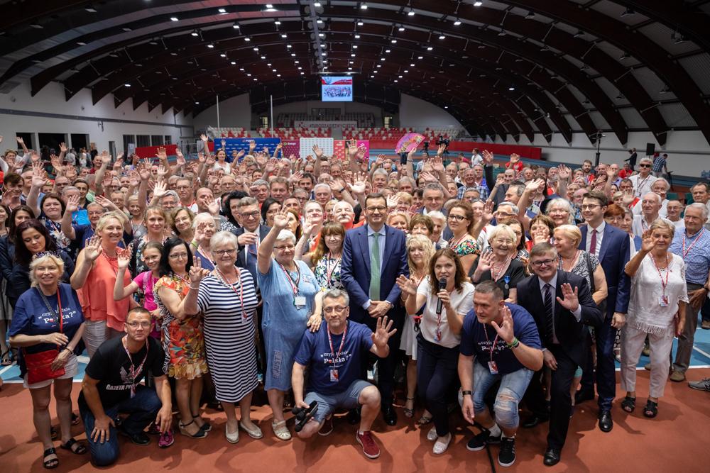 Wspólne zdjęcie uczestników zjazdu.