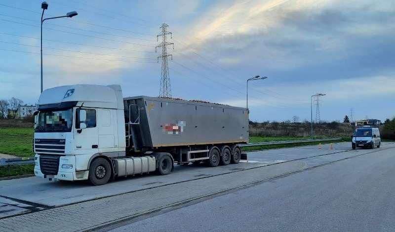 Ciężarówka zatrzymana przez patrol ITD.