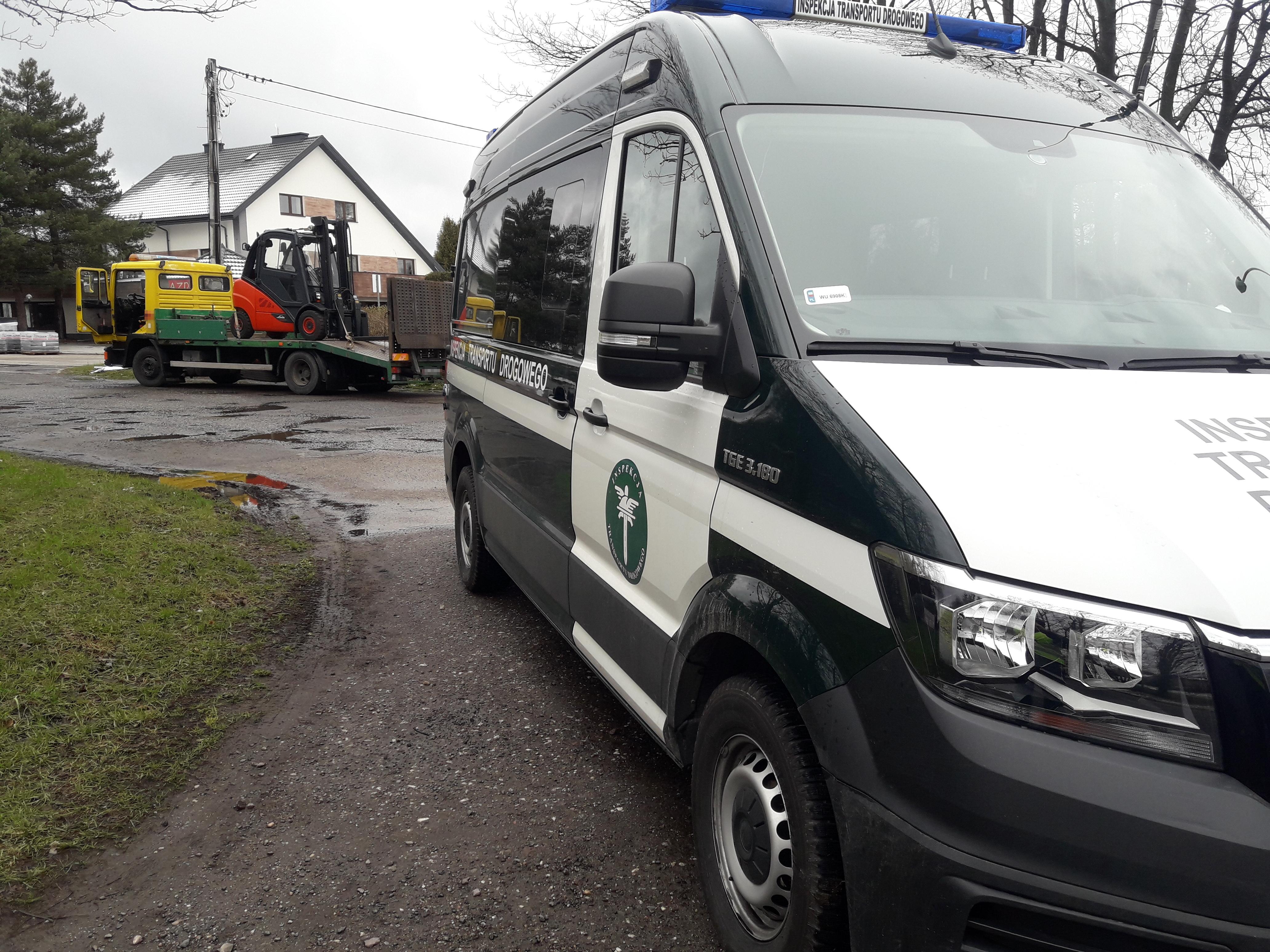 Radiowóz ITD i zatrzymana autolaweta
