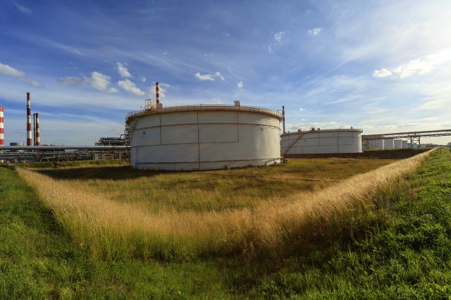 Zbiorniki na olej napędowy zawierający produkt współuwodornienia