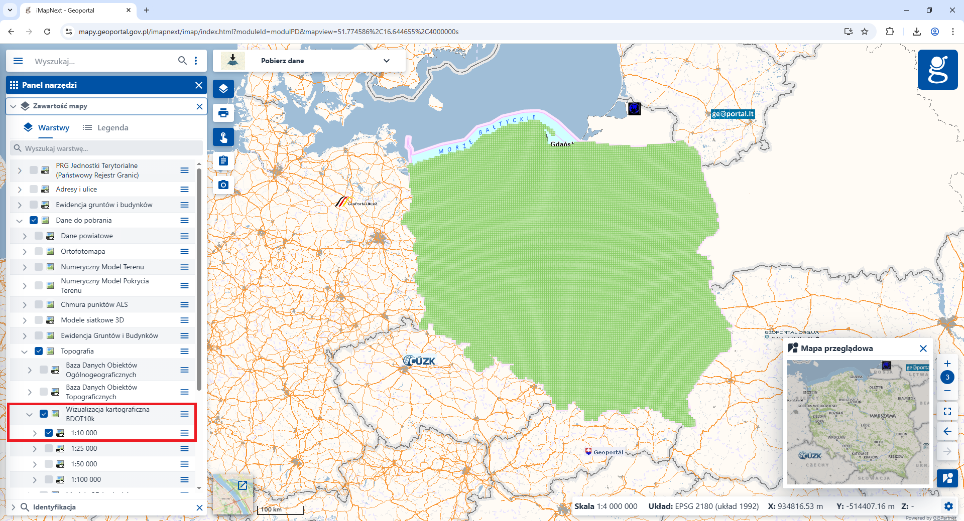 Ilustracja przedstawia zrzut ekranu z serwisu www.geoportal.gov.pl prezentujący sposób pobierania wizualizacji kartograficznych BDOT10k w skali 1:10 000.