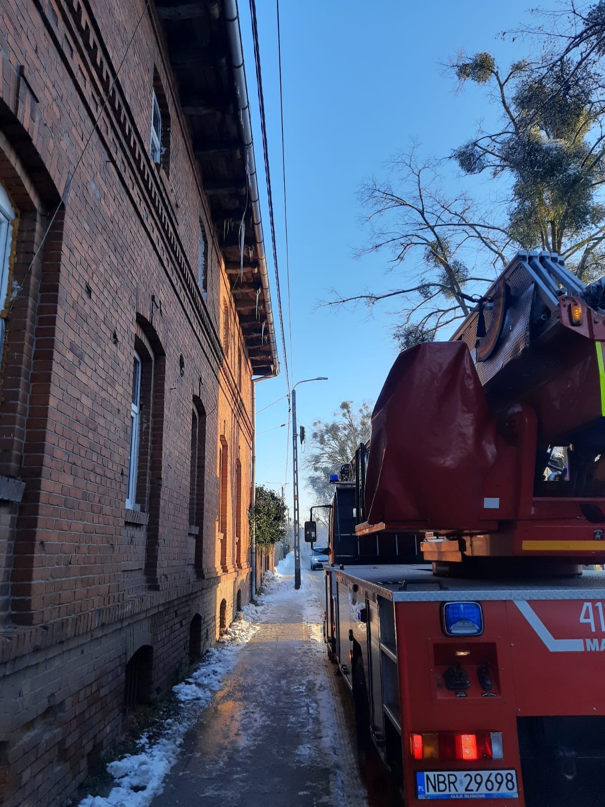 Przypomnienie o obowiązku usuwania śniegu i lodu z dachów budynków