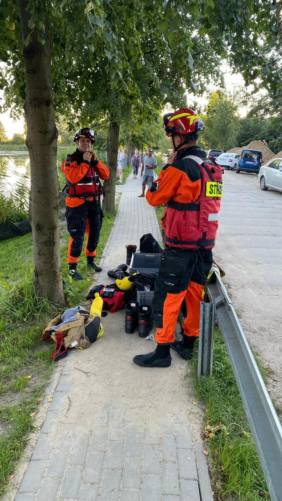 Młode kaczki utknęły w przepuście – Braniewo 