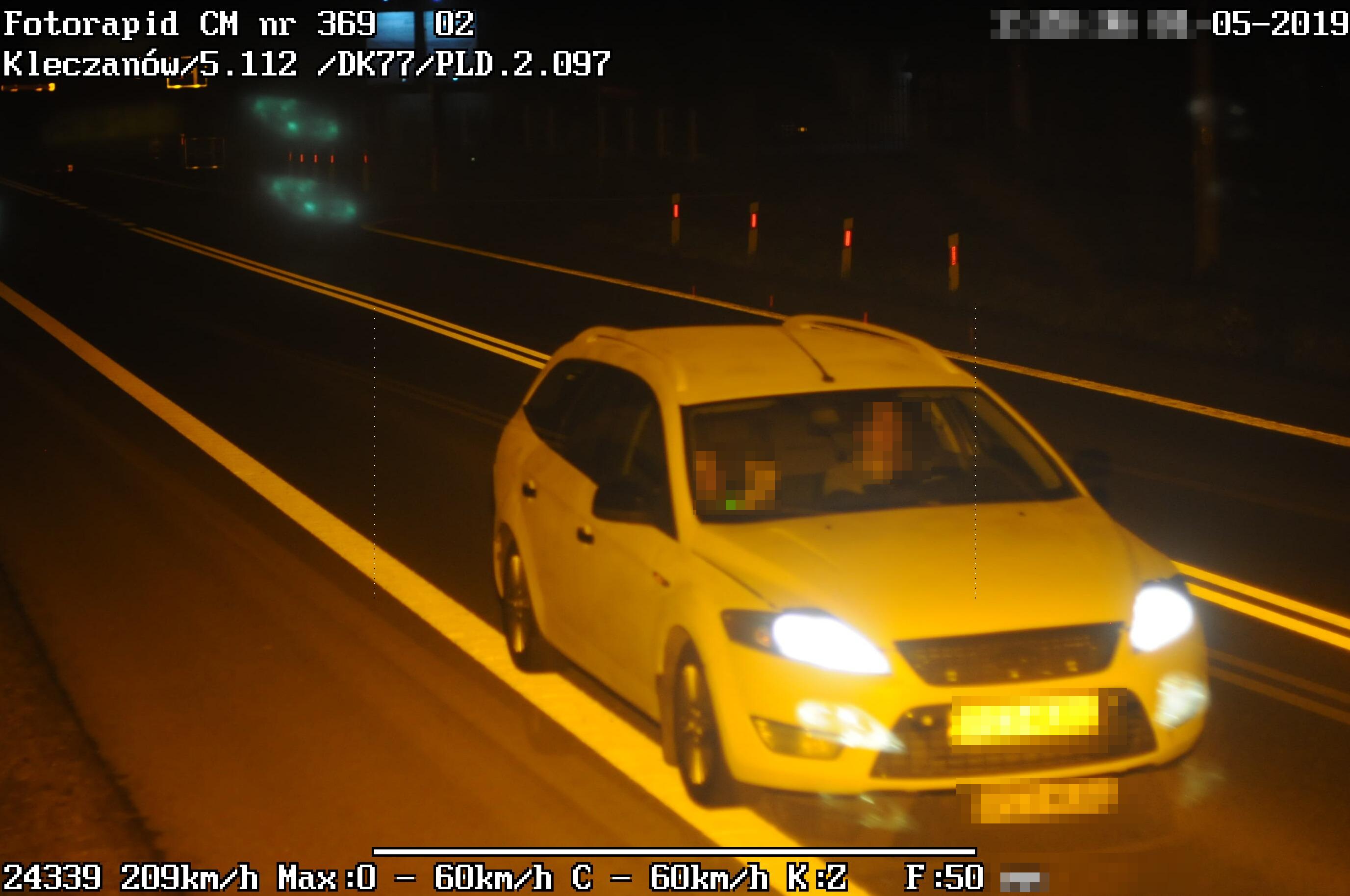 Kierowca jechał 209 km/h.