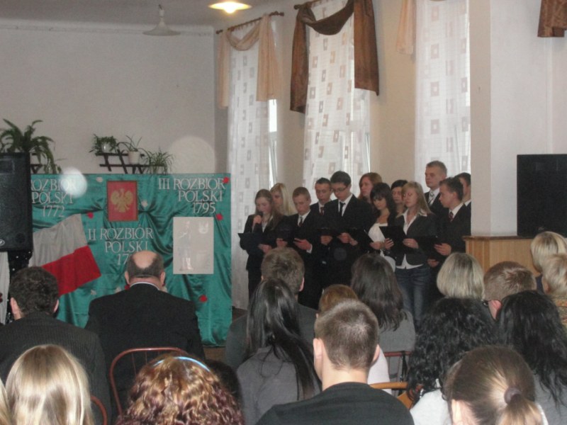 ODDAJMY HOŁD NASZEJ OJCZYŹNIE