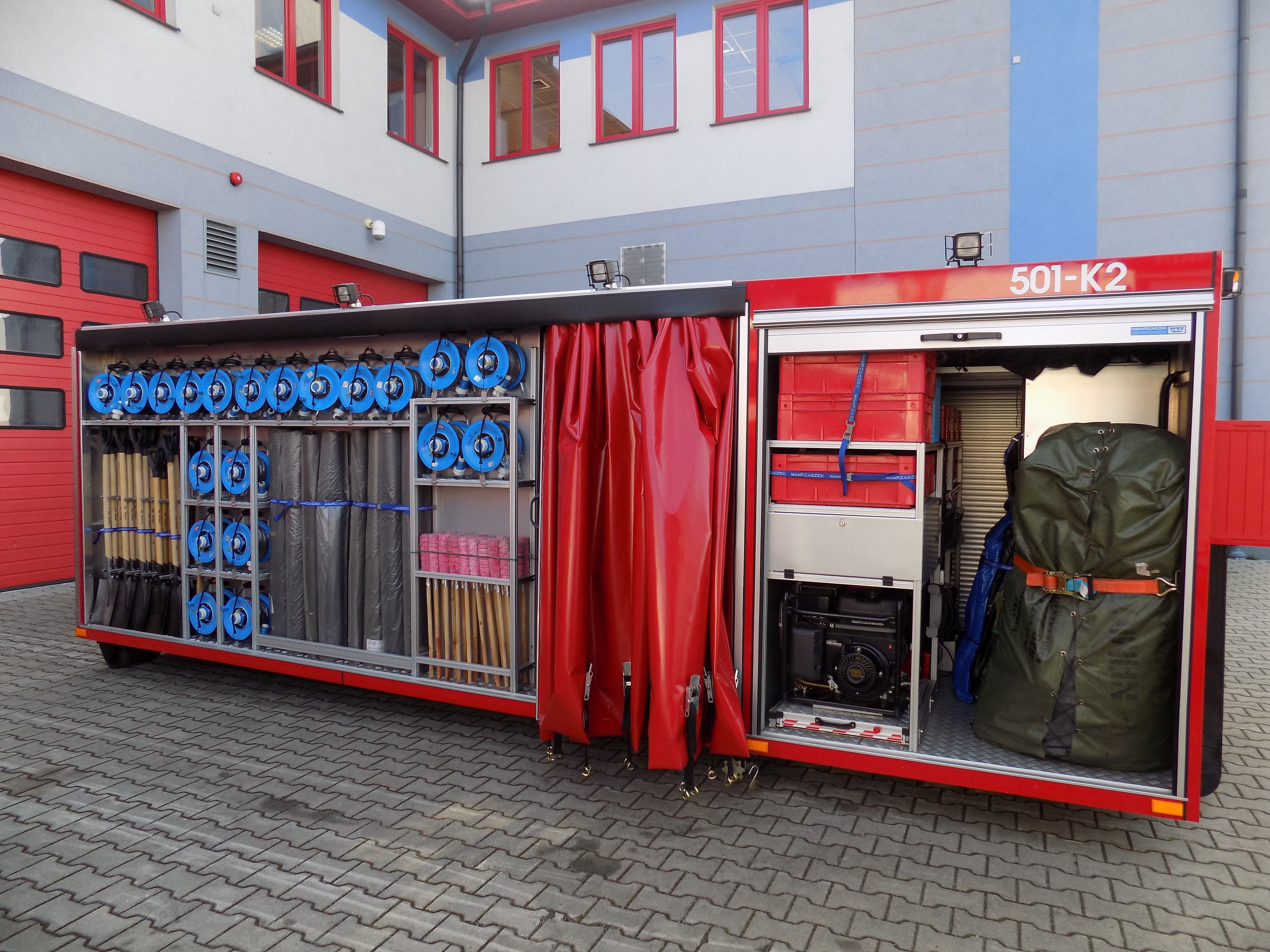 Kontener z łodziami